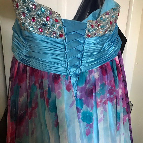 PROM DRESS - Picture 1 of 8
